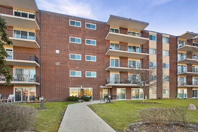 $209,900 | 5300 Walnut Avenue, Unit 24B, Downers Grove, IL 60515