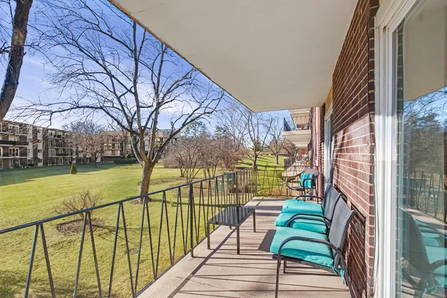 $209,900 | 5300 Walnut Avenue, Unit 24B, Downers Grove, IL 60515