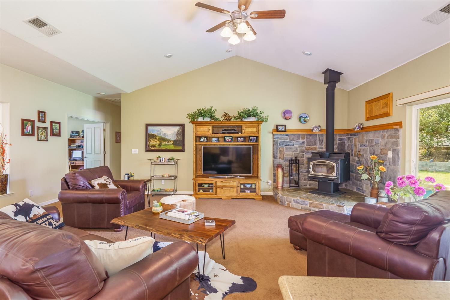 31940 Delaware Road Coarsegold, CA 93614 - Photo 11 of 44 Gallery Image 11