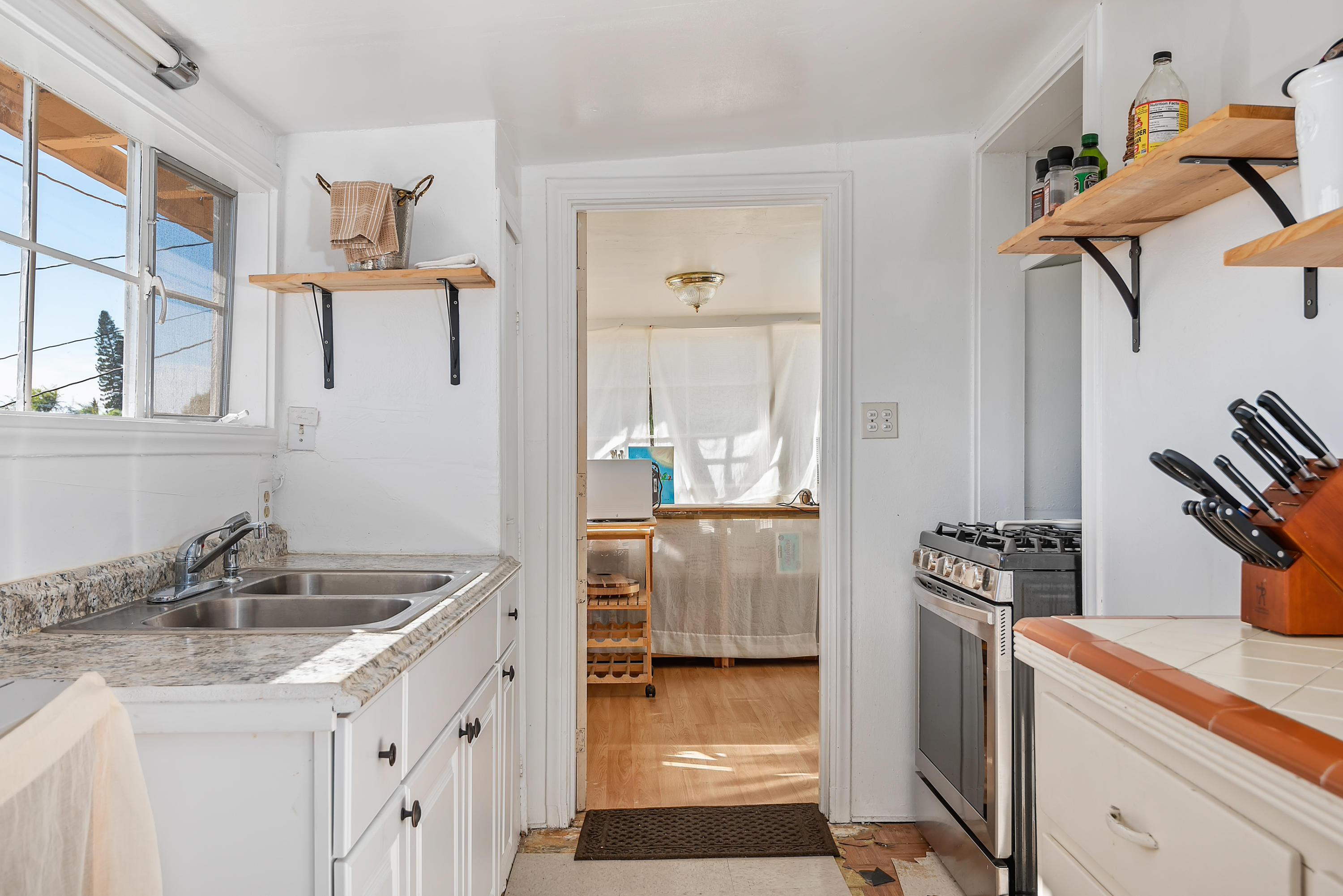 1043 Cheltenham Road Santa Barbara, CA 93105 - Photo 12 of 21 009_09 Kitchen