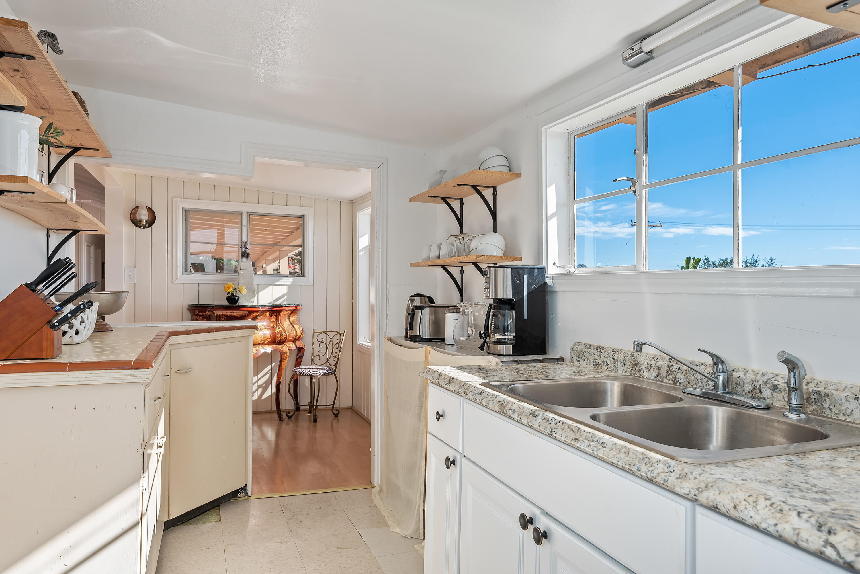 1043 Cheltenham Road Santa Barbara, CA 93105 - Photo 13 of 21 010_10 Kitchen