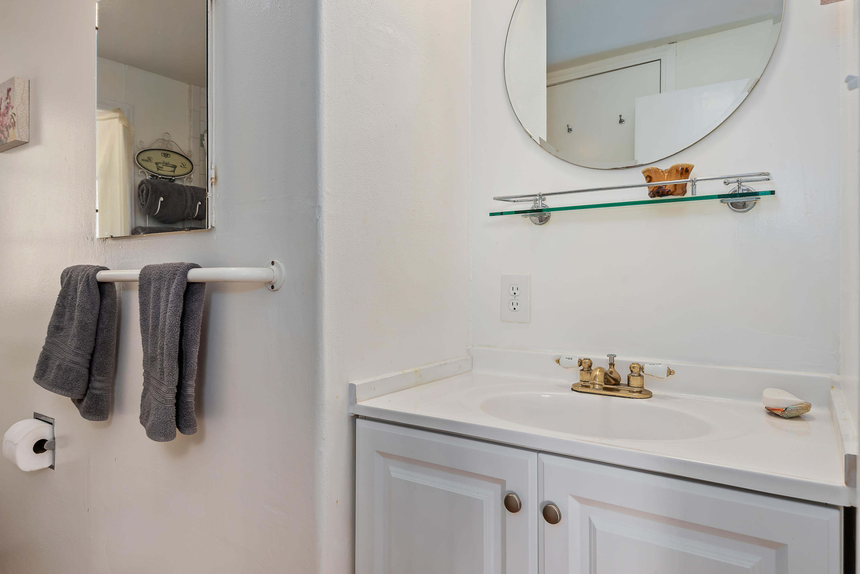 1043 Cheltenham Road Santa Barbara, CA 93105 - Photo 18 of 21 015_15 Bathroom 2