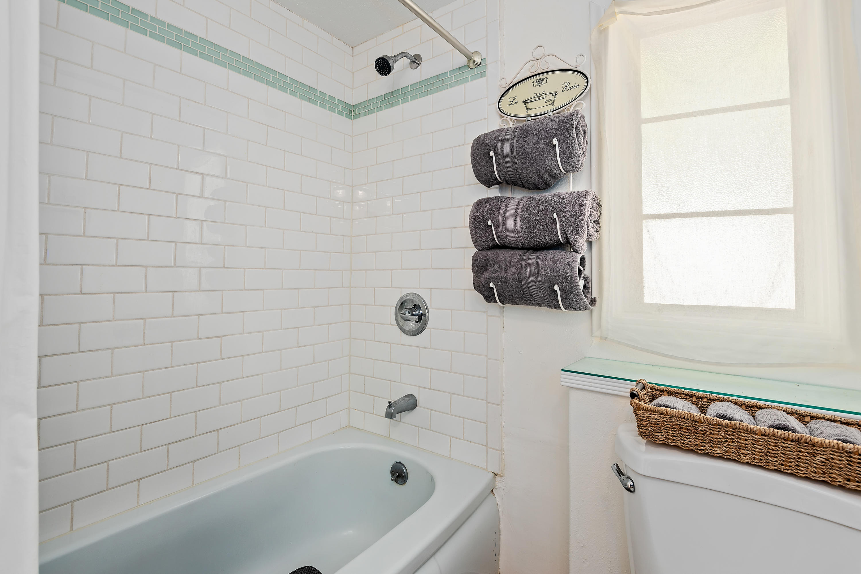1043 Cheltenham Road Santa Barbara, CA 93105 - Photo 19 of 21 016_16 Bathroom 2