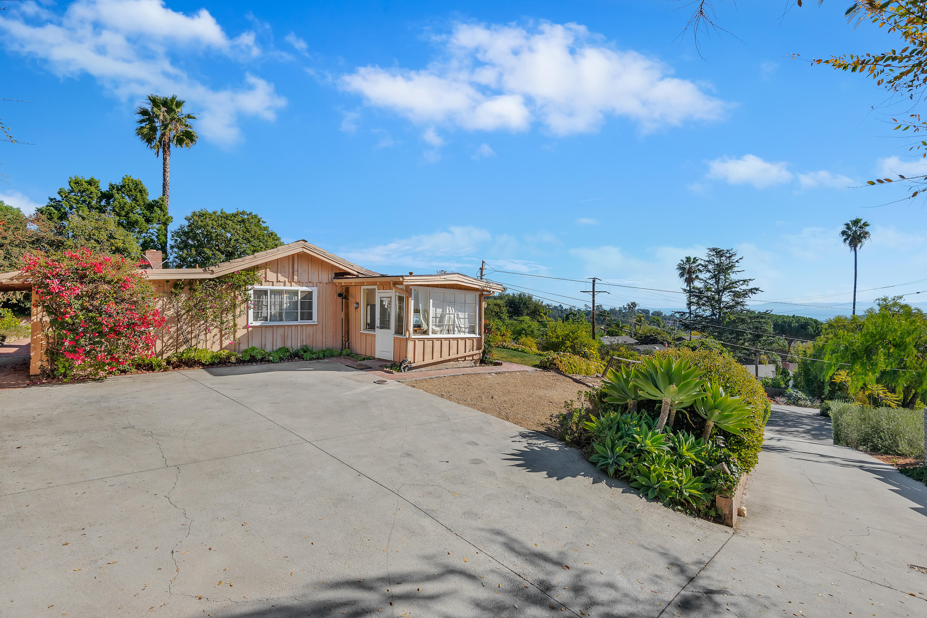 1043 Cheltenham Road Santa Barbara, CA 93105 - Photo 3 of 21 002_02 Driveway View