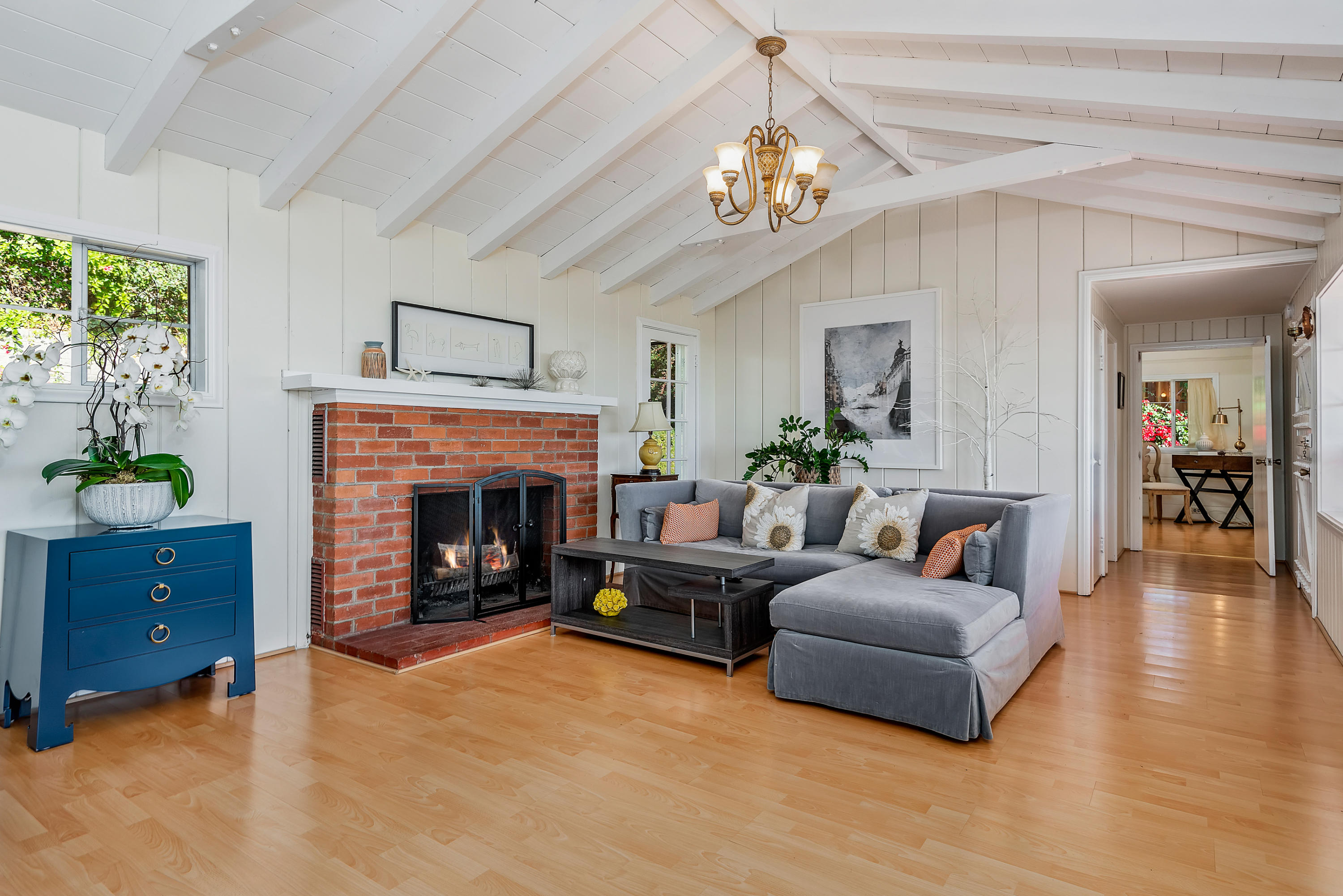 1043 Cheltenham Road Santa Barbara, CA 93105 - Photo 6 of 21 003_03 Living Room