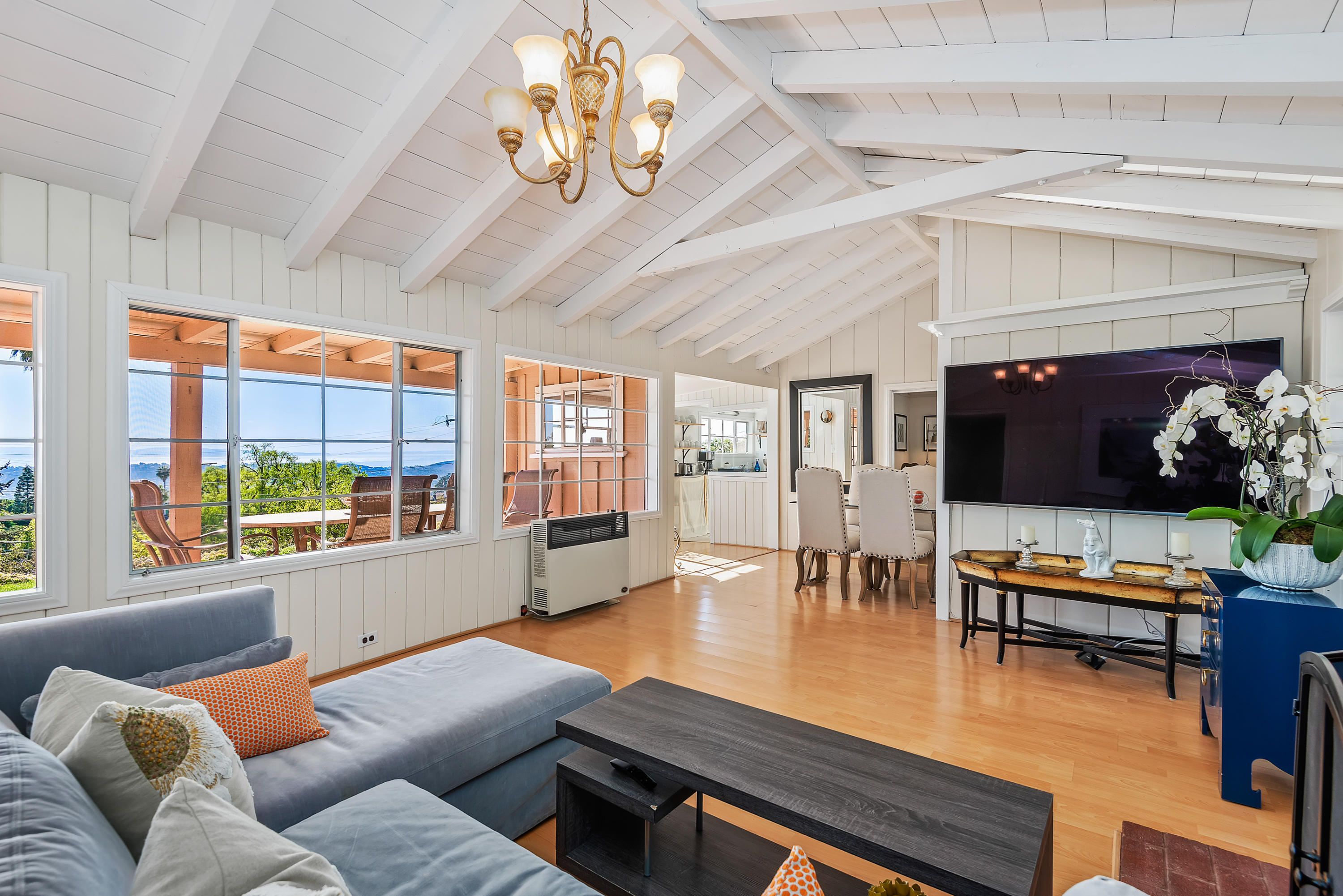1043 Cheltenham Road Santa Barbara, CA 93105 - Photo 7 of 21 006_06 Living Room