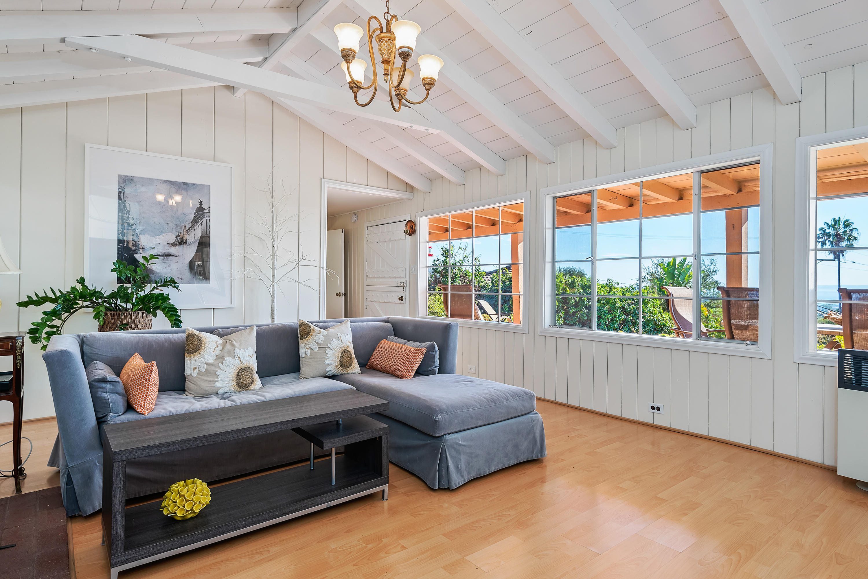1043 Cheltenham Road Santa Barbara, CA 93105 - Photo 9 of 21 004_04 Living Room