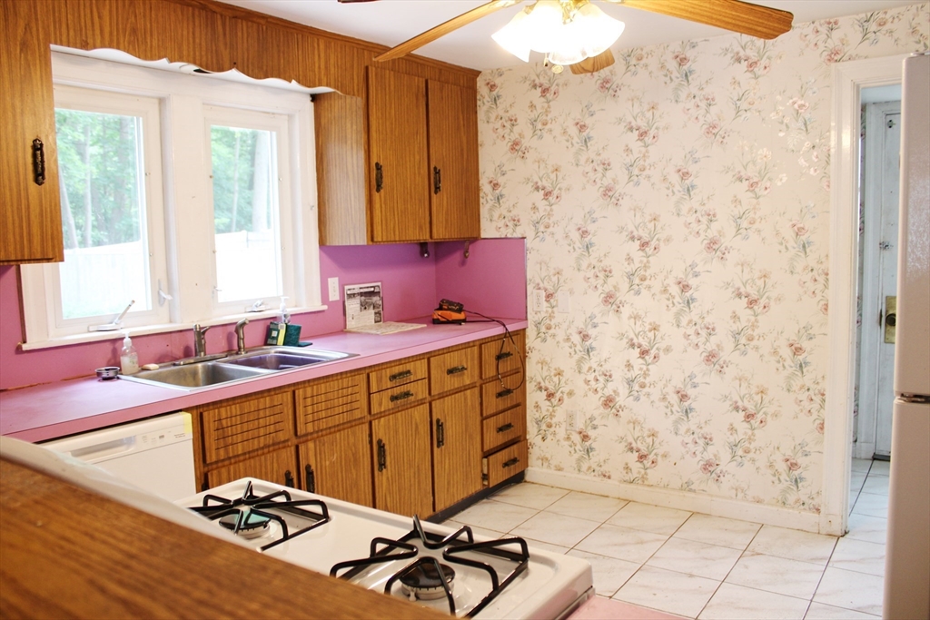 49 Newcomb Road Stoneham, MA 02180 - Photo 5 of 38 Gallery Image 5