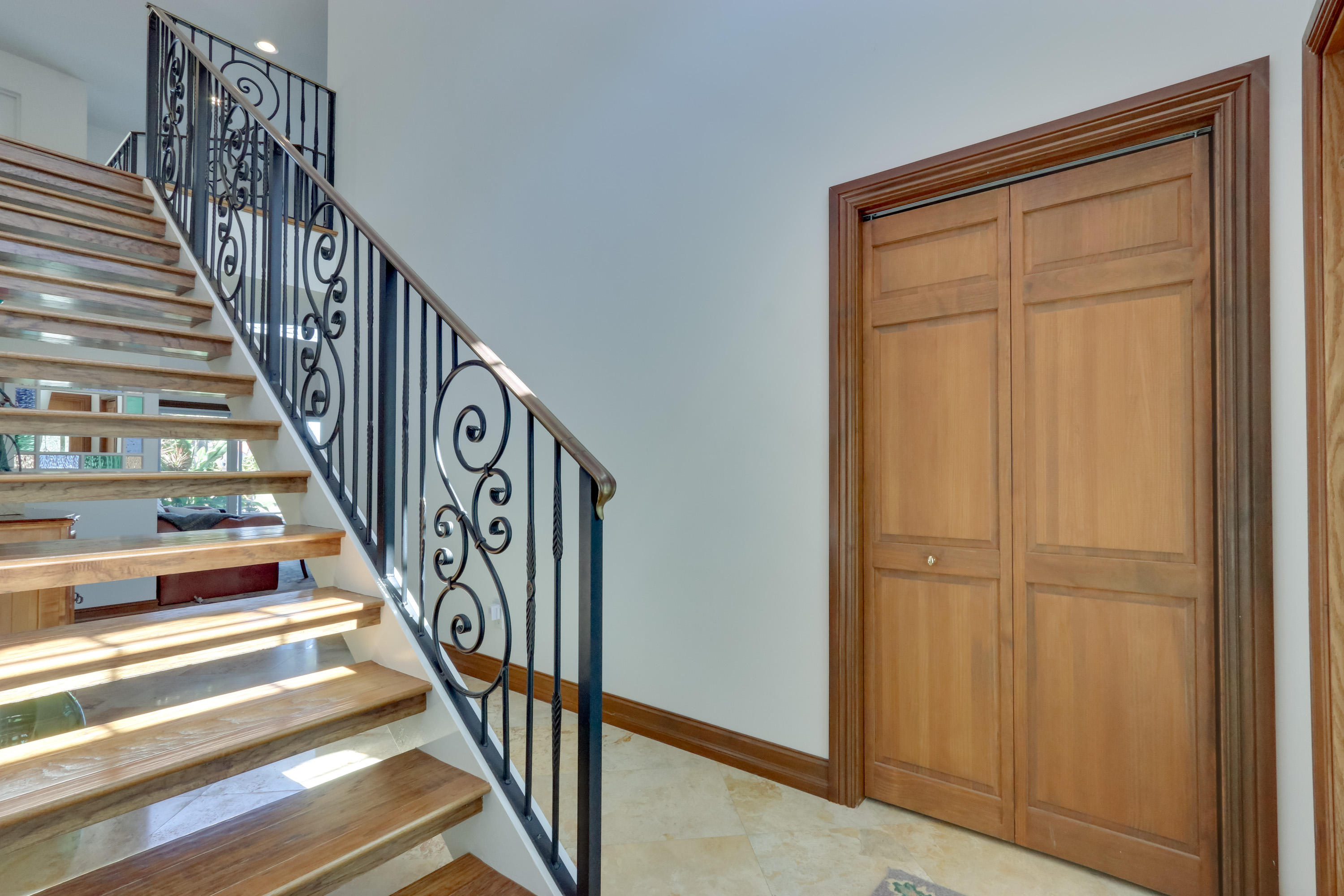 381 Southwest 15th Street Boca Raton, FL 33432 - Photo 8 of 72 Entry