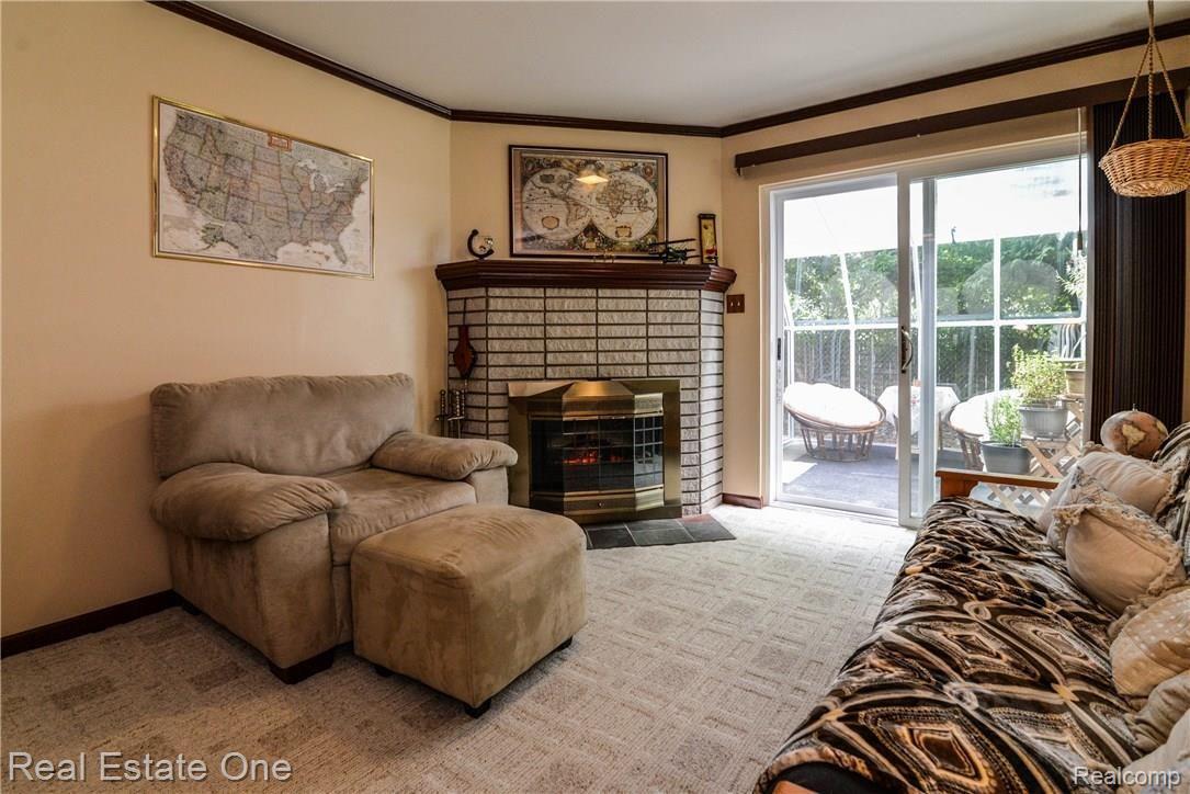 3859 West Schafer Road Pinckney, MI 48169 - Photo 26 of 60 FAMILY ROOM 4.jpg