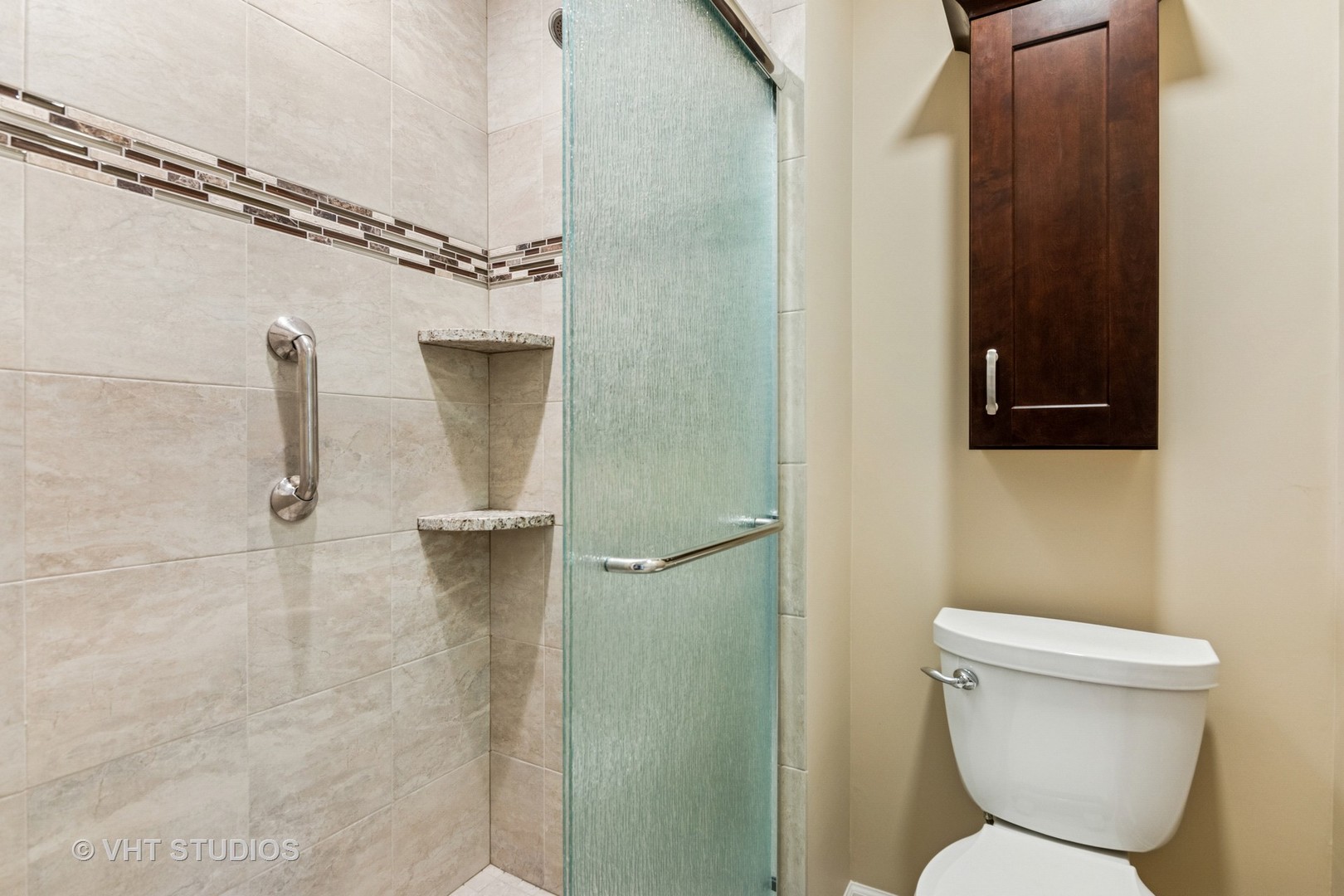 1490 Briar Cove Wheaton, IL 60189 - Photo 13 of 22 a bathroom with a toilet and a shower