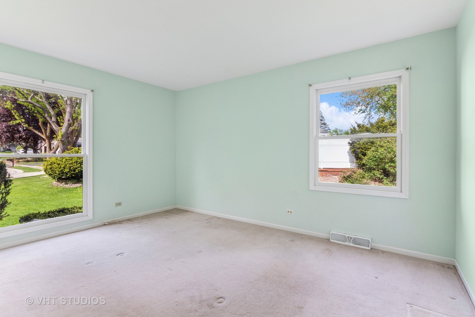 1490 Briar Cove Wheaton, IL 60189 - Photo 17 of 22 an empty room with a window