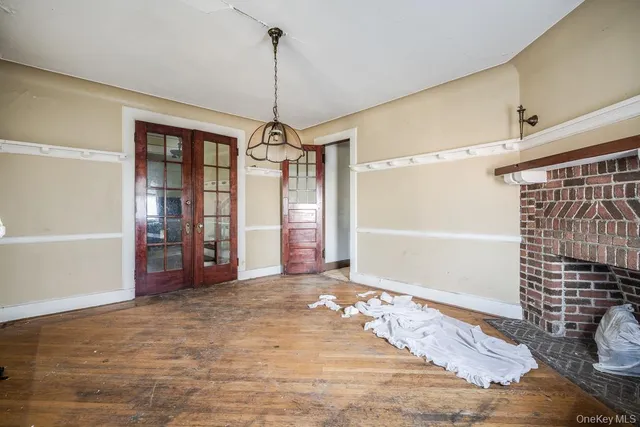 a view of livingroom with window