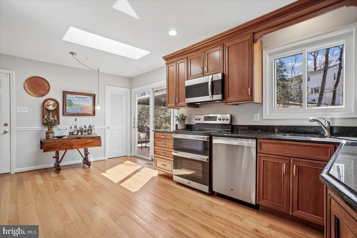 3268 Fox Mill Road Oakton, VA 22124 - Photo 3 of 31 Table space kitchen with skylight.