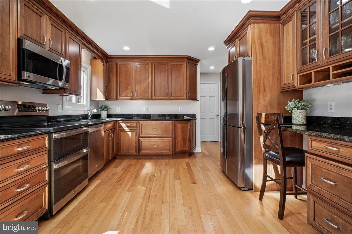 3268 Fox Mill Road Oakton, VA 22124 - Photo 4 of 31 Completely updated kitchen with beautiful cabinets