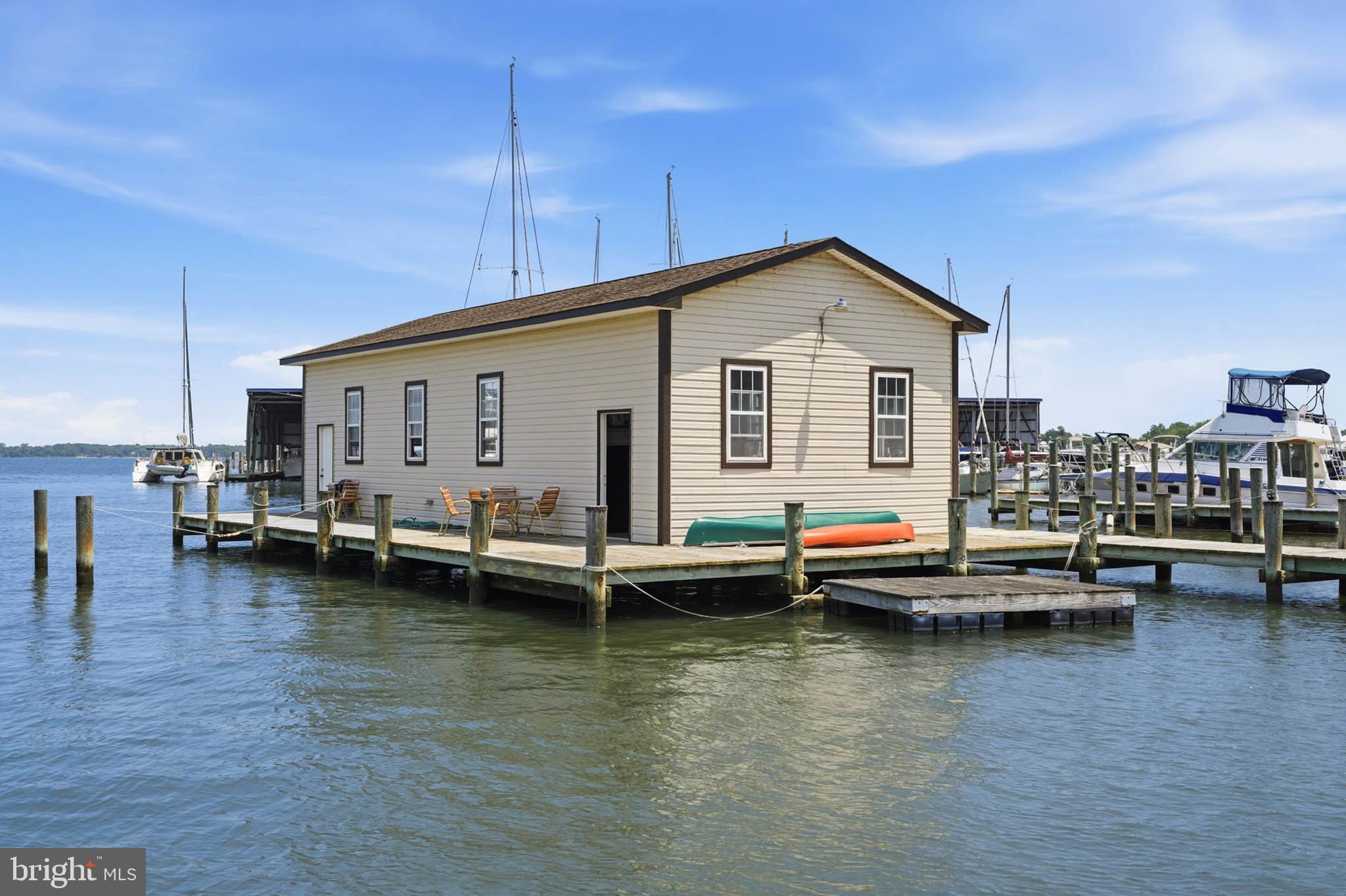 3689 1st Avenue Edgewater, MD 21037 - Photo 7 of 55 Floating Boathouse