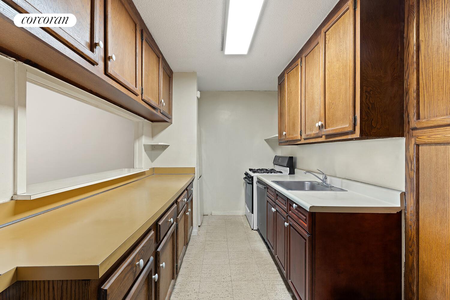 531 Main Street, Unit 503 Manhattan, NY 10044 - Photo 3 of 10