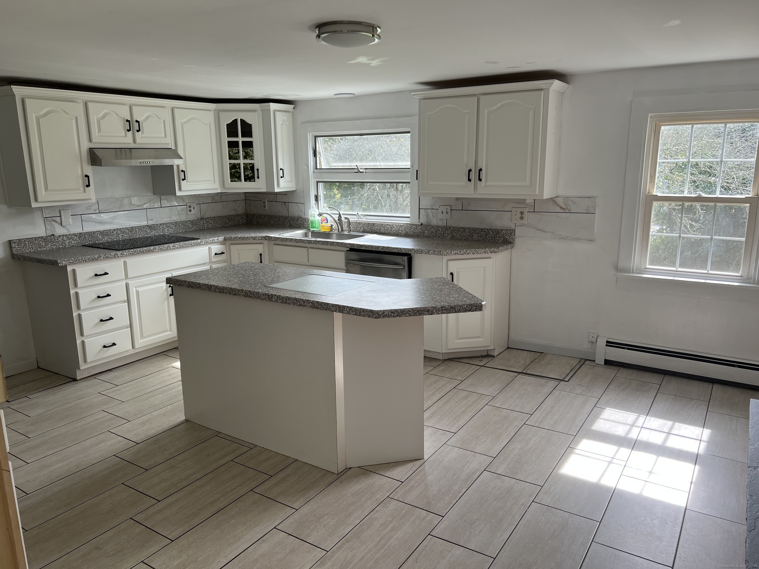 281 Watertown Road Middlebury, CT 06762 - Photo 4 of 23