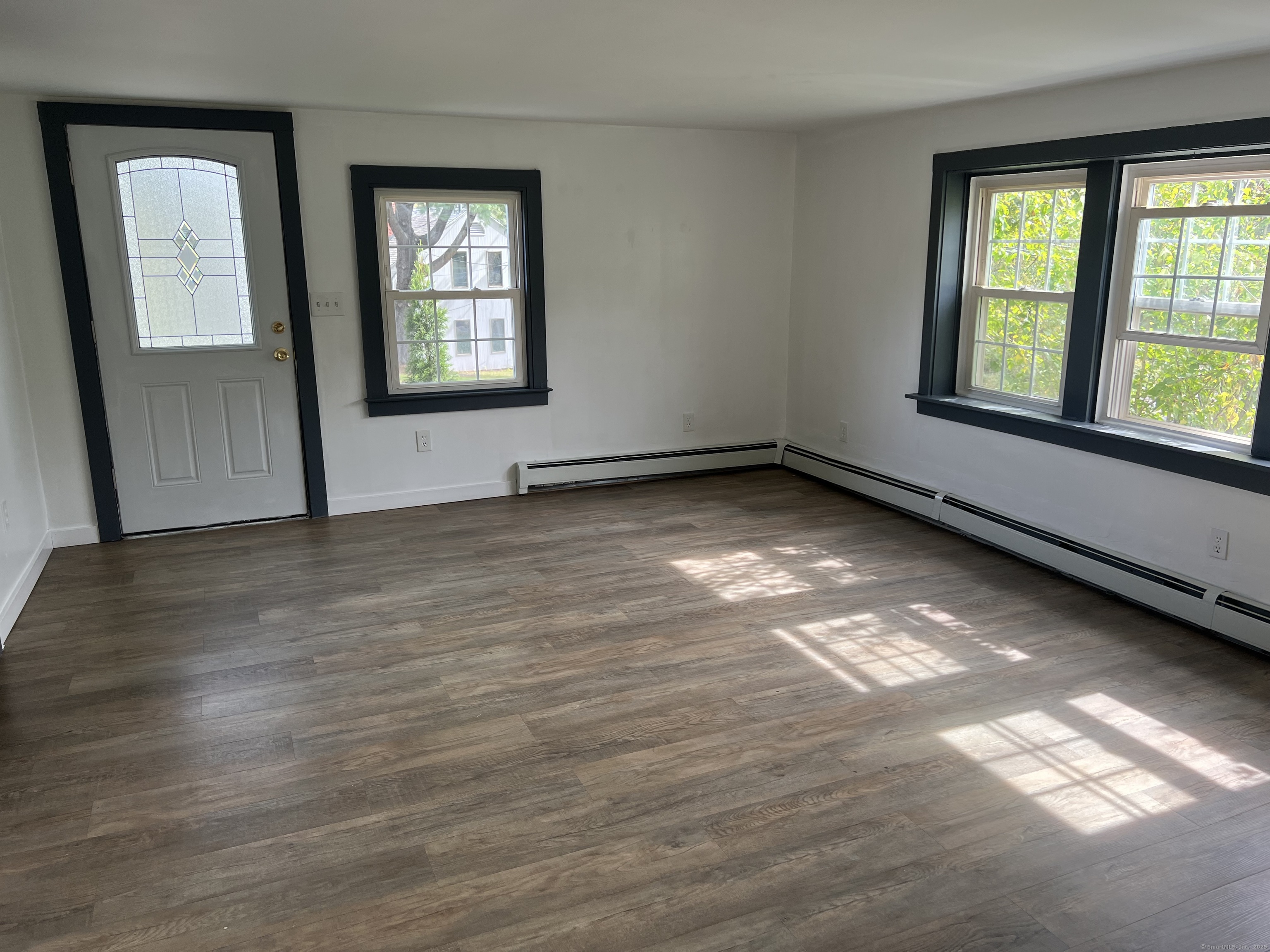 281 Watertown Road Middlebury, CT 06762 - Photo 6 of 23 Living room