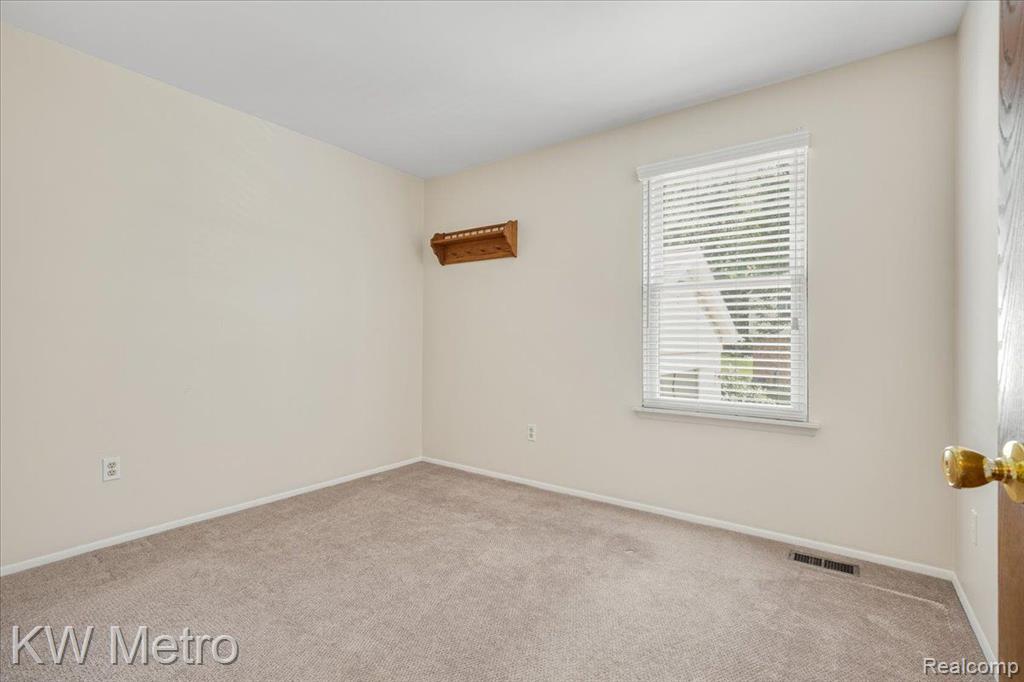 1411 Deerhurst Court Rochester Hills, MI 48307 - Photo 15 of 48