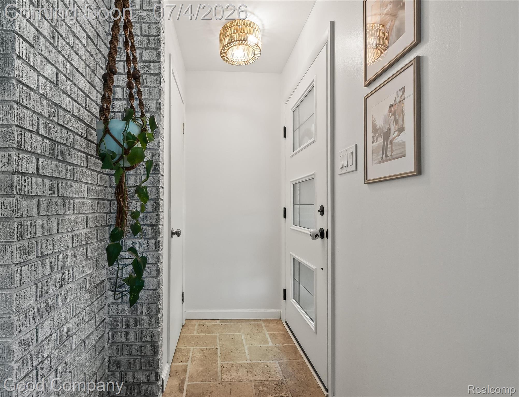 141 Nesbit Lane Rochester, MI 48309 - Photo 4 of 47 06-Nesbit -15.jpg