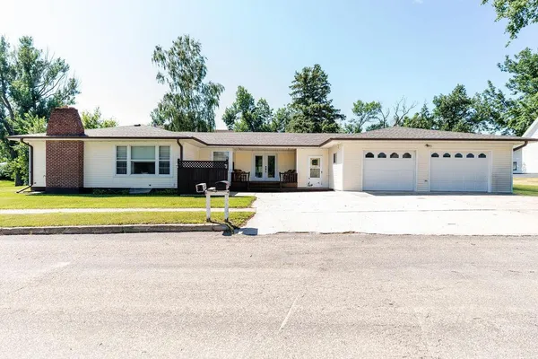 $235,000 | 405 6th Avenue, Edgeley, ND 58433