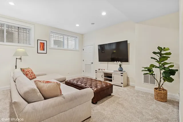 $625,000 | 5121 South Kimbark Avenue, Unit 1E, Chicago, IL 60615