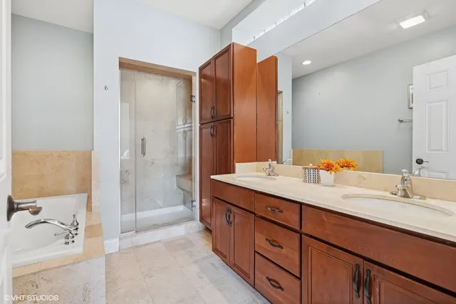 $625,000 | 5121 South Kimbark Avenue, Unit 1E, Chicago, IL 60615