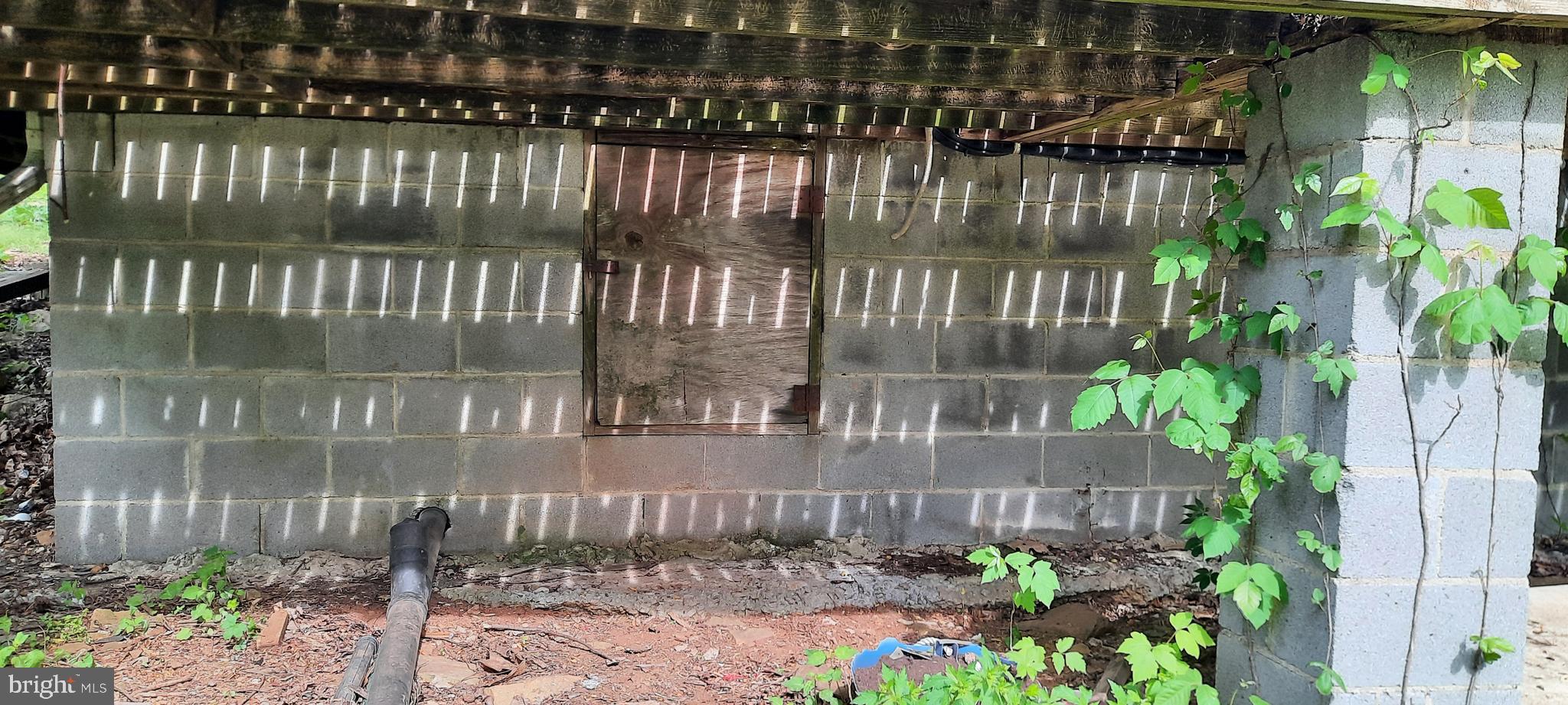 2682 High Top Road Linden, VA 22642 - Photo 25 of 26 Crawl Space entrance