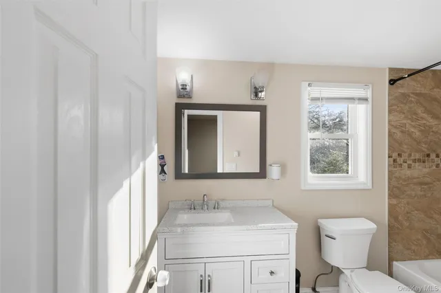 $899,000 | 336 Nicolls Road, Deer Park, NY 11729