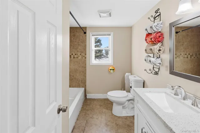 $899,000 | 336 Nicolls Road, Deer Park, NY 11729