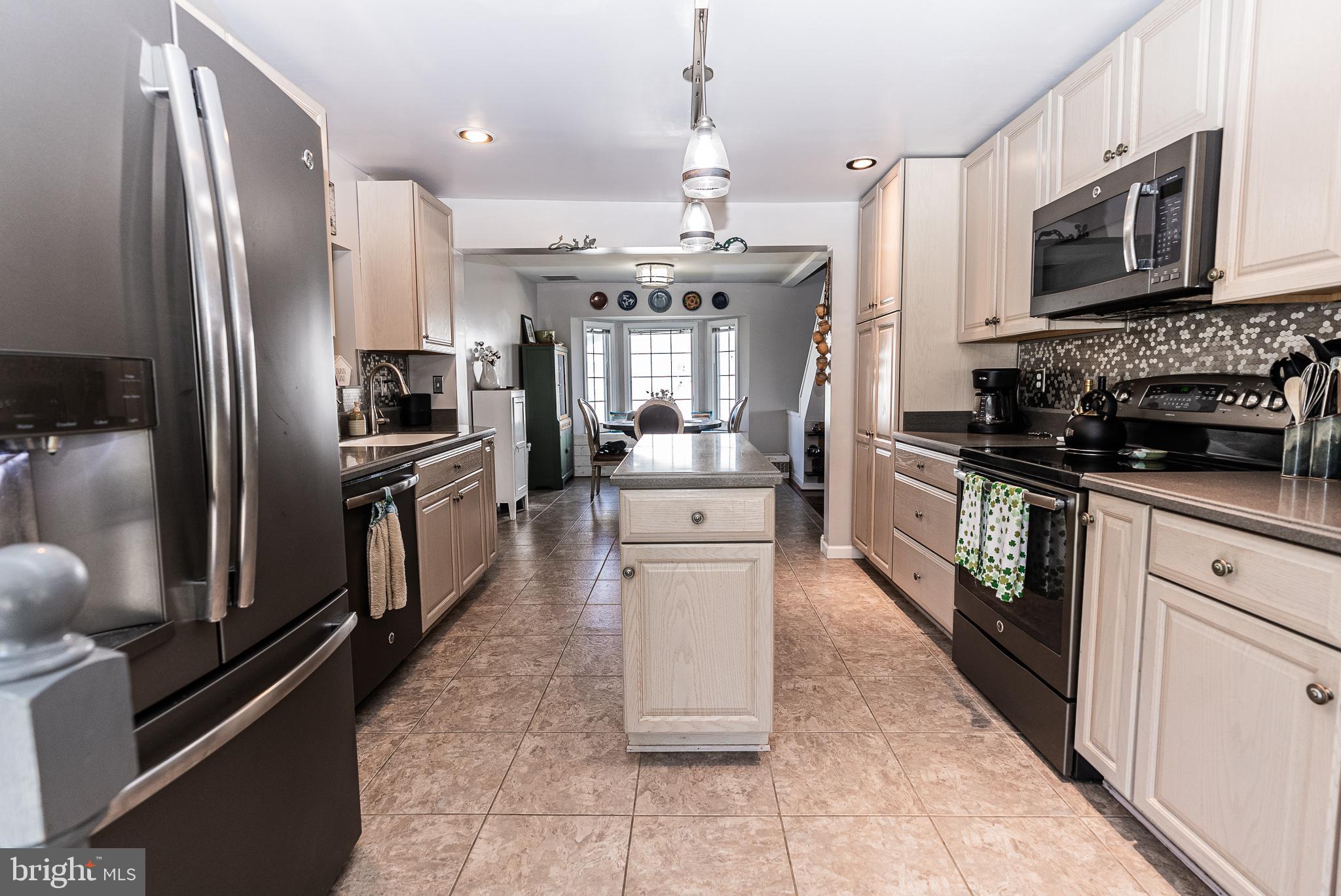 1227 Bayside Road Essex, MD 21221 - Photo 9 of 78 Kitchen with Matte finished appliances