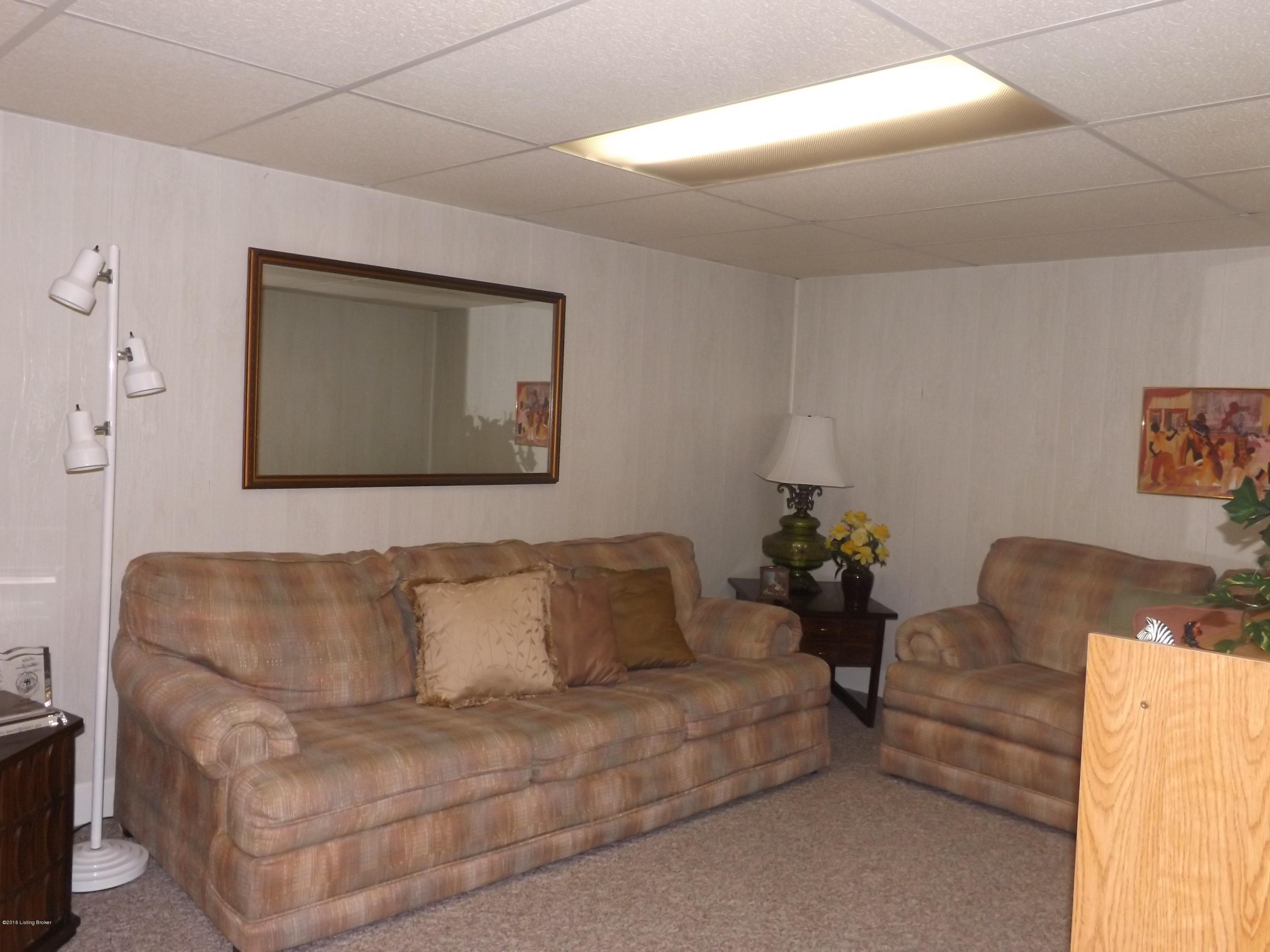 3512 Janell Road Louisville, KY 40216 - Photo 19 of 28 DSCF4704