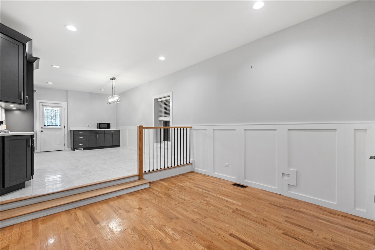 1147 West Taylor Street, Unit 1 Chicago, IL 60607 - Photo 6 of 17