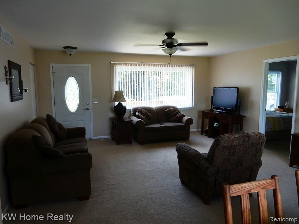 7613 Clyde Road Fenton, MI 48430 - Photo 2 of 17 Spacious great room has been freshly painted.