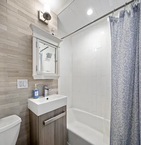 $3,000 | 114 Washington Street, Unit 2, Hoboken, NJ 07030