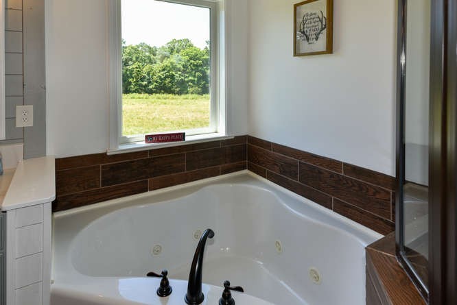1754 Vesta Road Lebanon, TN 37090 - Photo 24 of 37 a bathroom with a bathtub and a window