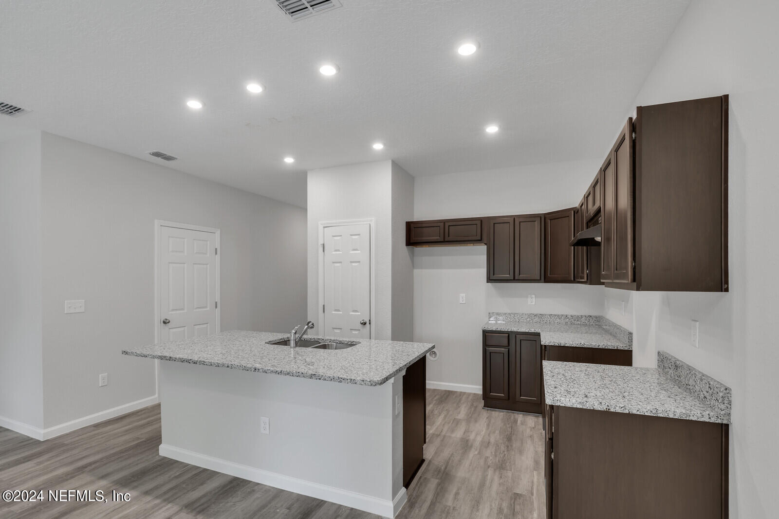 6644 Talking Tree Court Jacksonville, FL 32205 - Photo 5 of 22 Kitchen