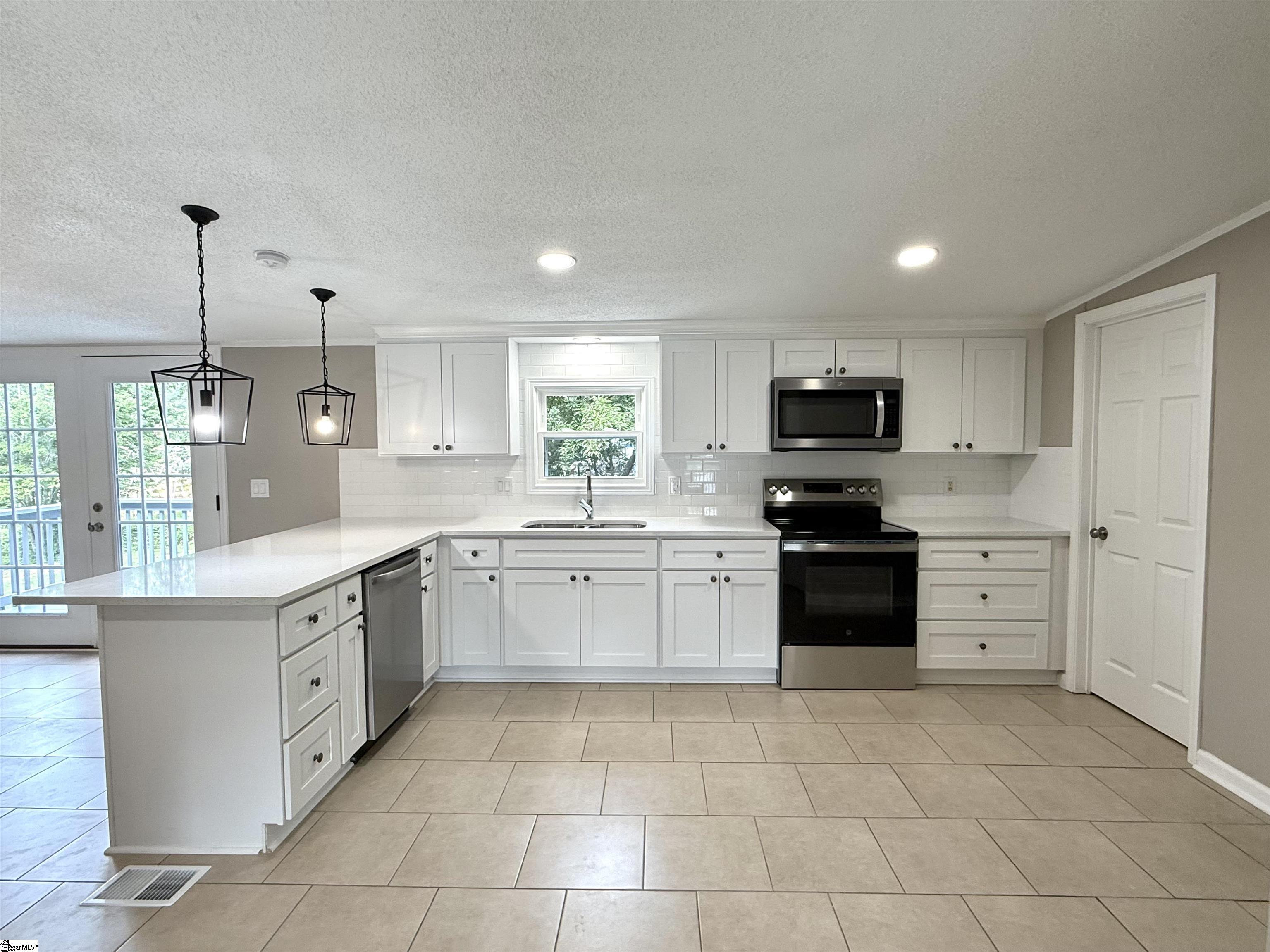 130 Bell Avenue Inman, SC 29349 - Photo 4 of 25