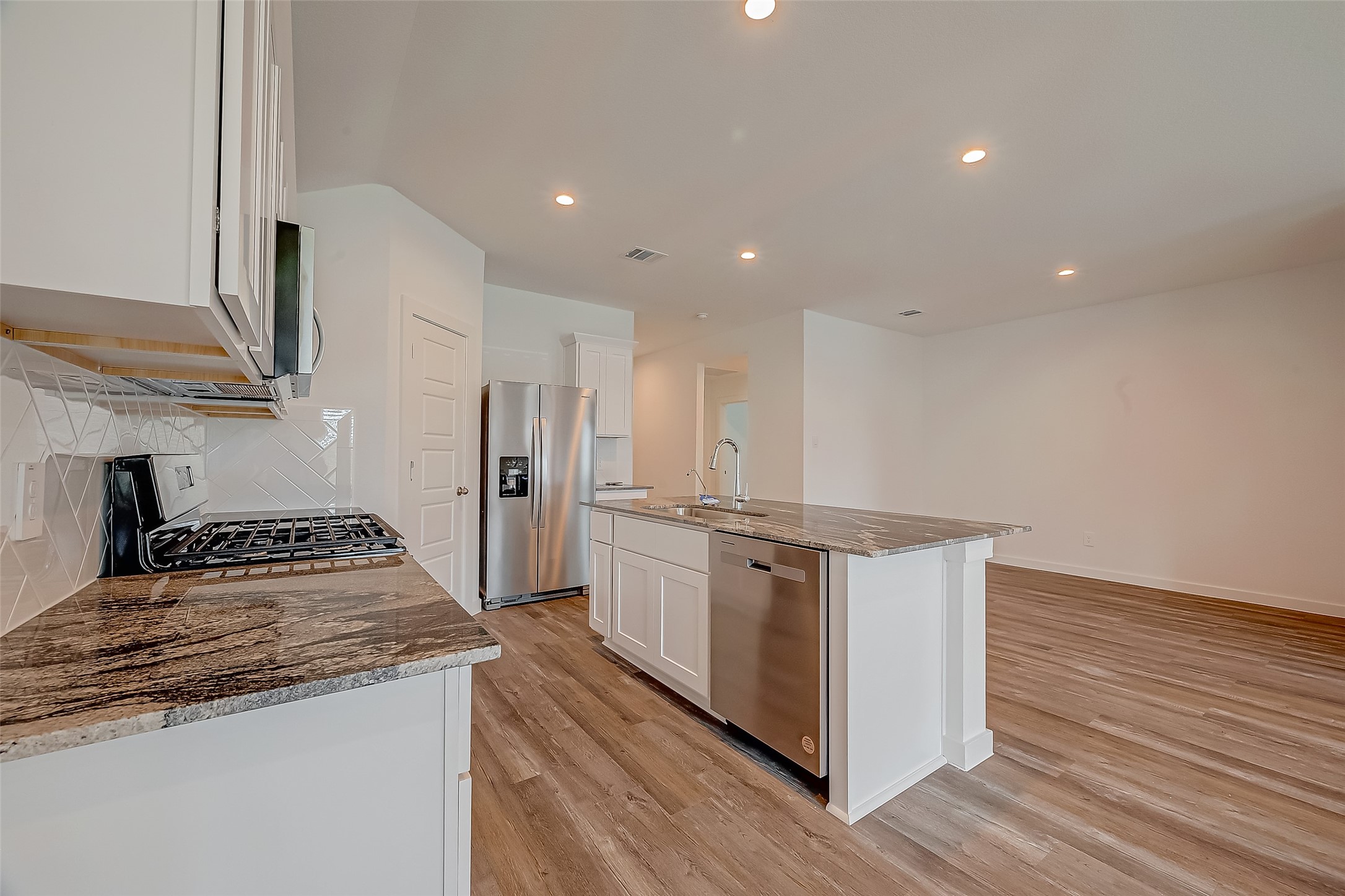 1018 Fringed Bluestar Drive Rosharon, TX 77583 - Photo 11 of 47