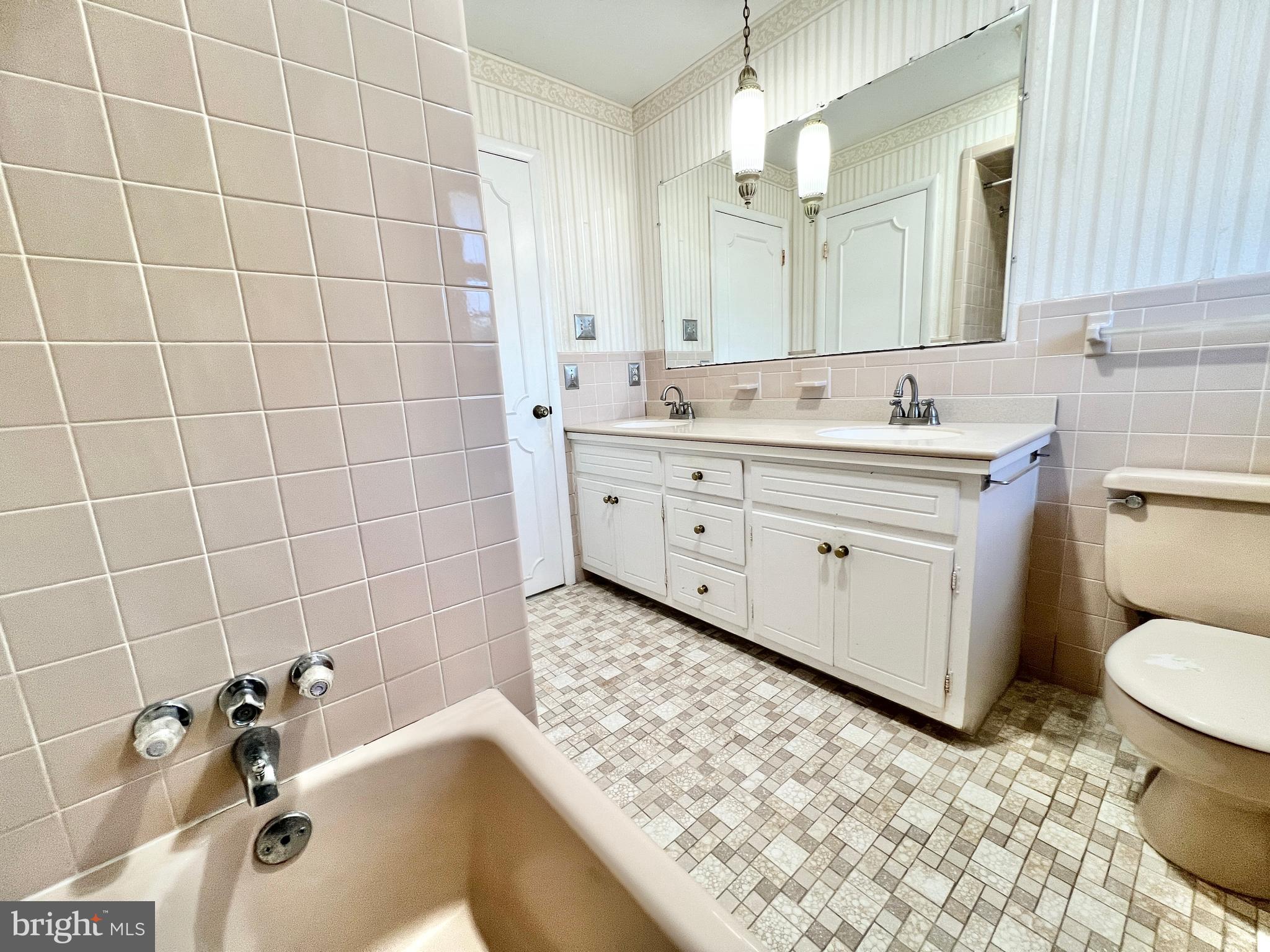 1327 South Spring Road Vineland, NJ 08361 - Photo 21 of 29 Full Bathroom