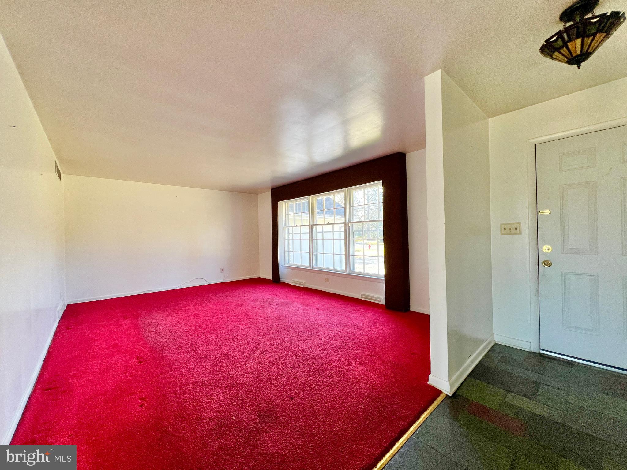 1327 South Spring Road Vineland, NJ 08361 - Photo 3 of 29 Living Room