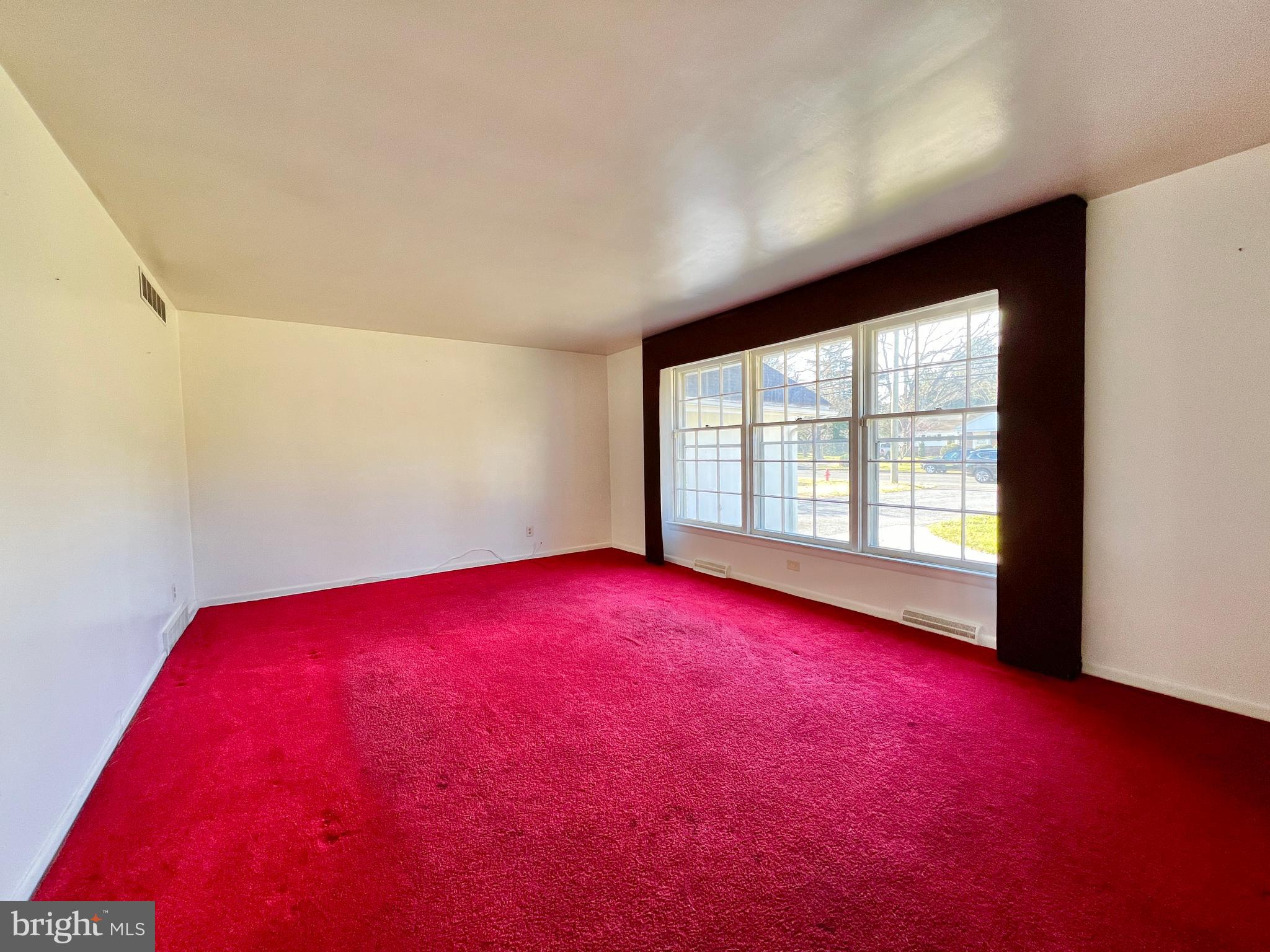 1327 South Spring Road Vineland, NJ 08361 - Photo 4 of 29 Living Room