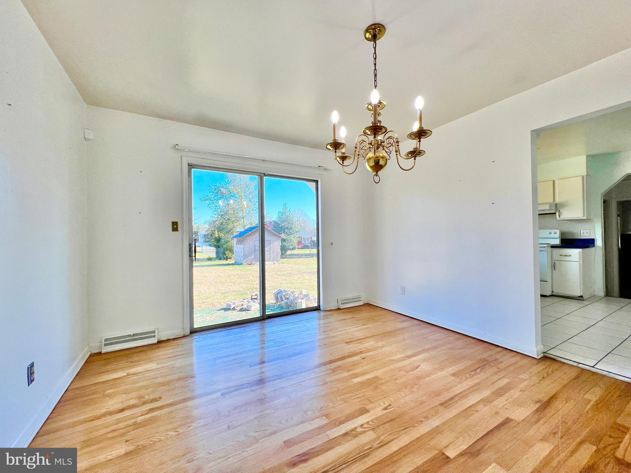 1327 South Spring Road Vineland, NJ 08361 - Photo 6 of 29 Dining Room