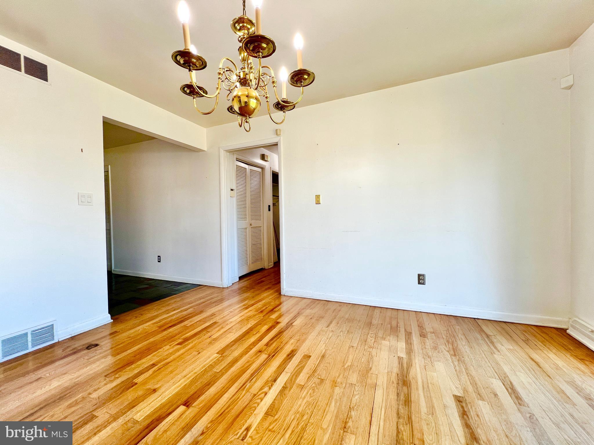 1327 South Spring Road Vineland, NJ 08361 - Photo 7 of 29 Dining Room