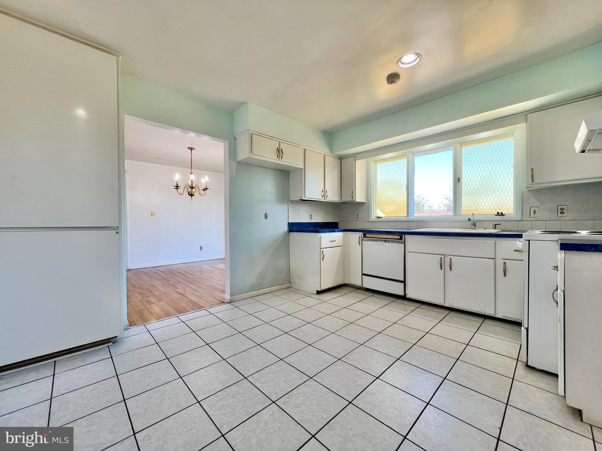 1327 South Spring Road Vineland, NJ 08361 - Photo 8 of 29 Kitchen