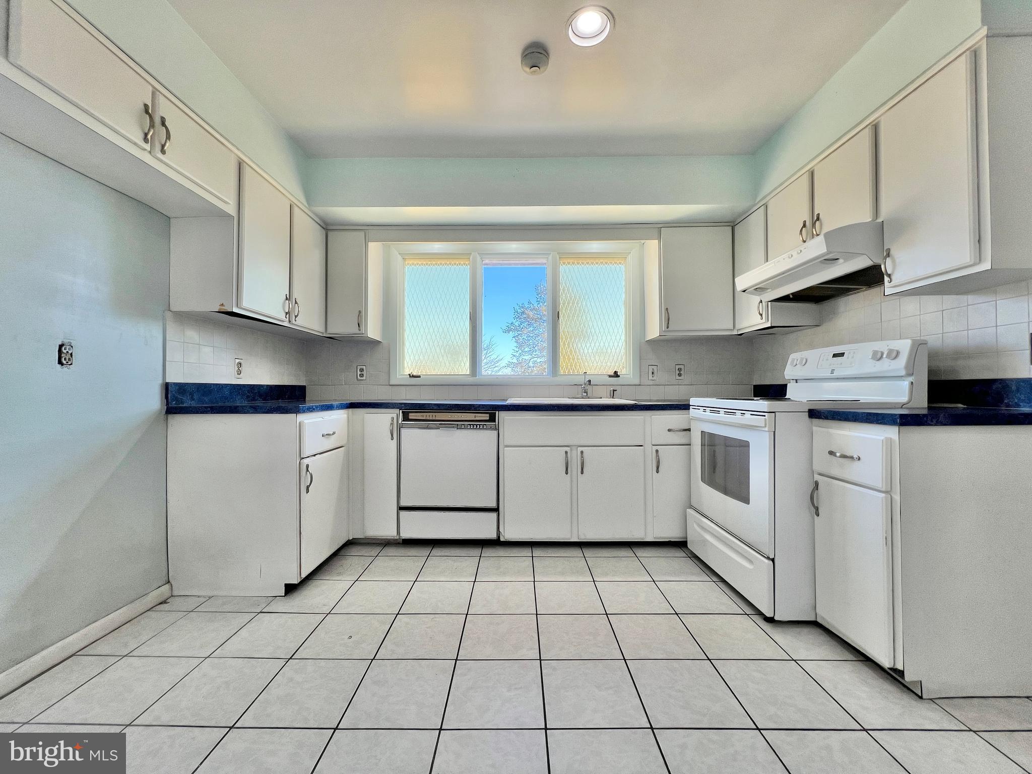 1327 South Spring Road Vineland, NJ 08361 - Photo 9 of 29 Kitchen