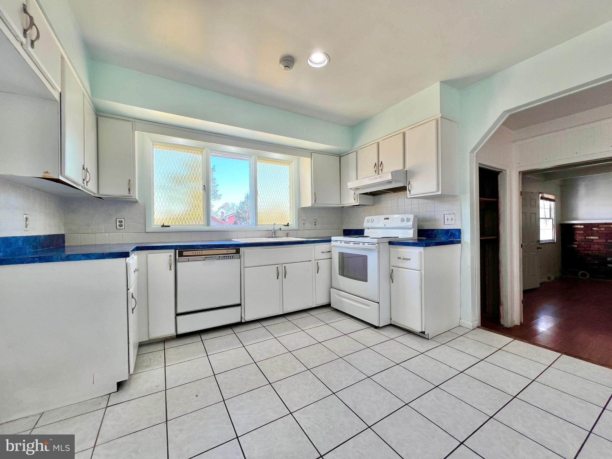 1327 South Spring Road Vineland, NJ 08361 - Photo 10 of 29 Kitchen