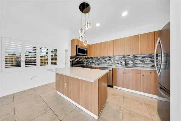 $2,845 | 6905 Bay Drive, Unit 16, Miami Beach, FL 33141