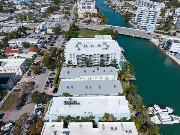 $2,845 | 6905 Bay Drive, Unit 16, Miami Beach, FL 33141